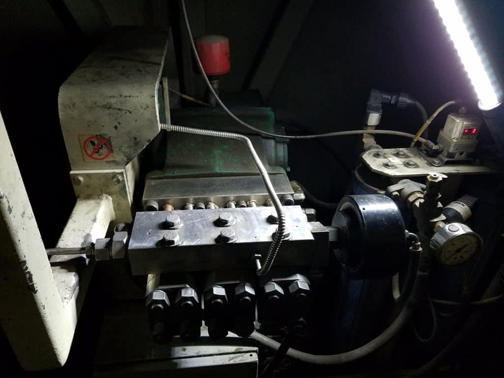 2002 Flow IFB 6012 Waterjet, photo 5 of 8