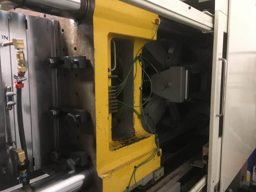 2004 Toshiba EC 240V21-8Y