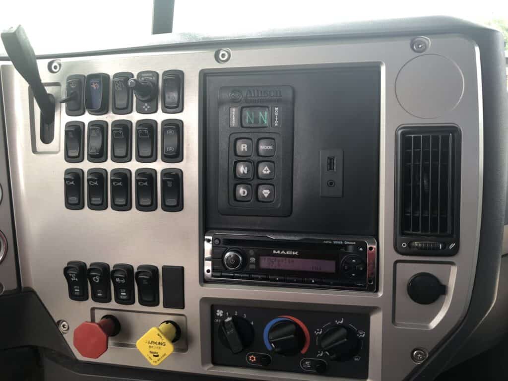 2014 Mack GU813 – photo 4 of 13