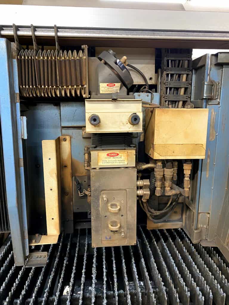 2002 Mitsubishi LVP 3015-3500