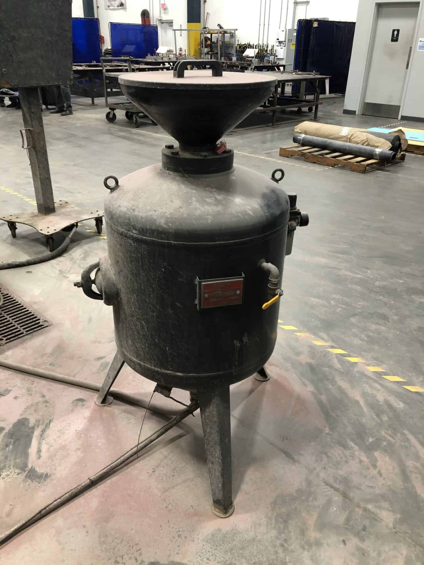 2008 Mitsubishi Abrasive Hopper