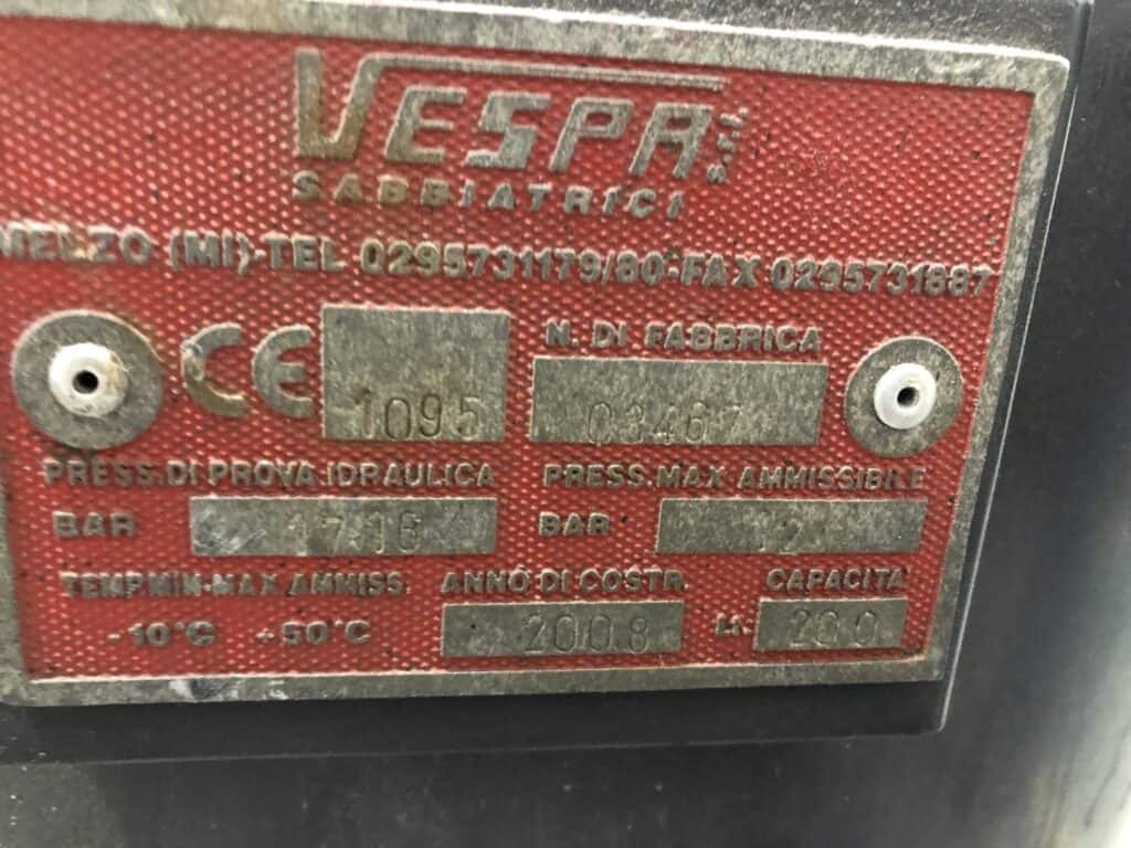 2008 Mitsubishi Abrasive Hopper