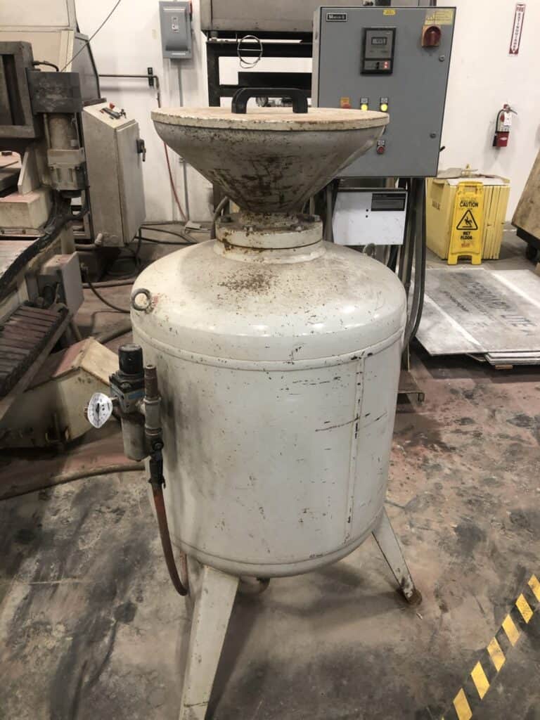 2008 Mitsubishi Abrasive Hopper