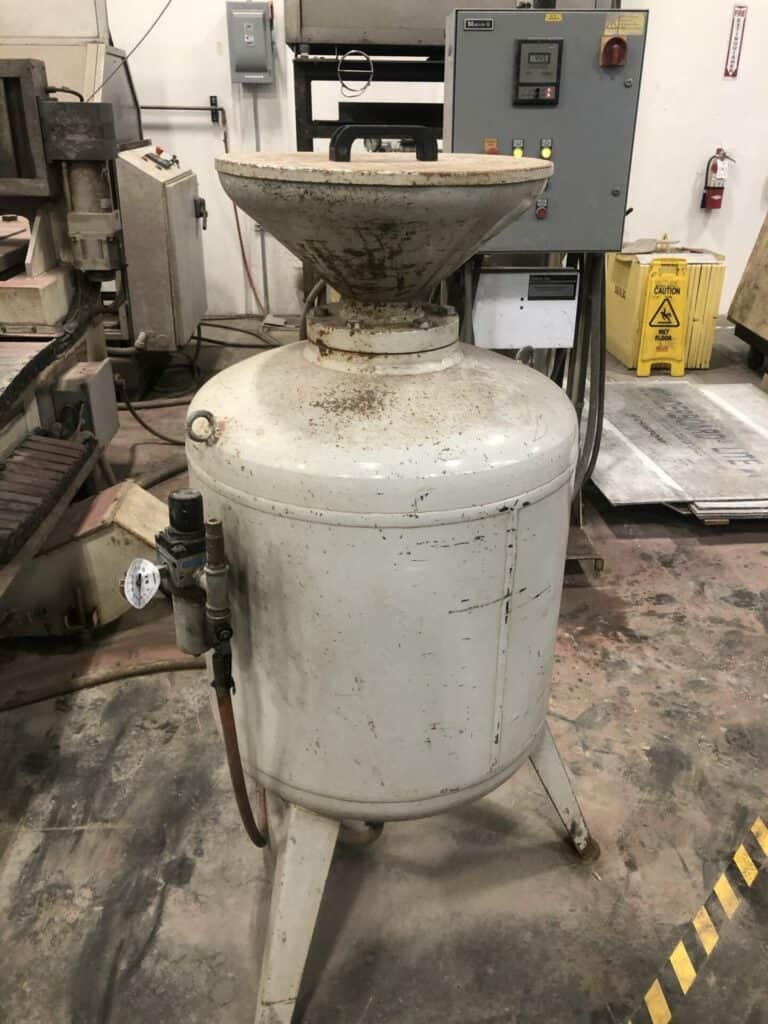2008 Mitsubishi Abrasive Hopper