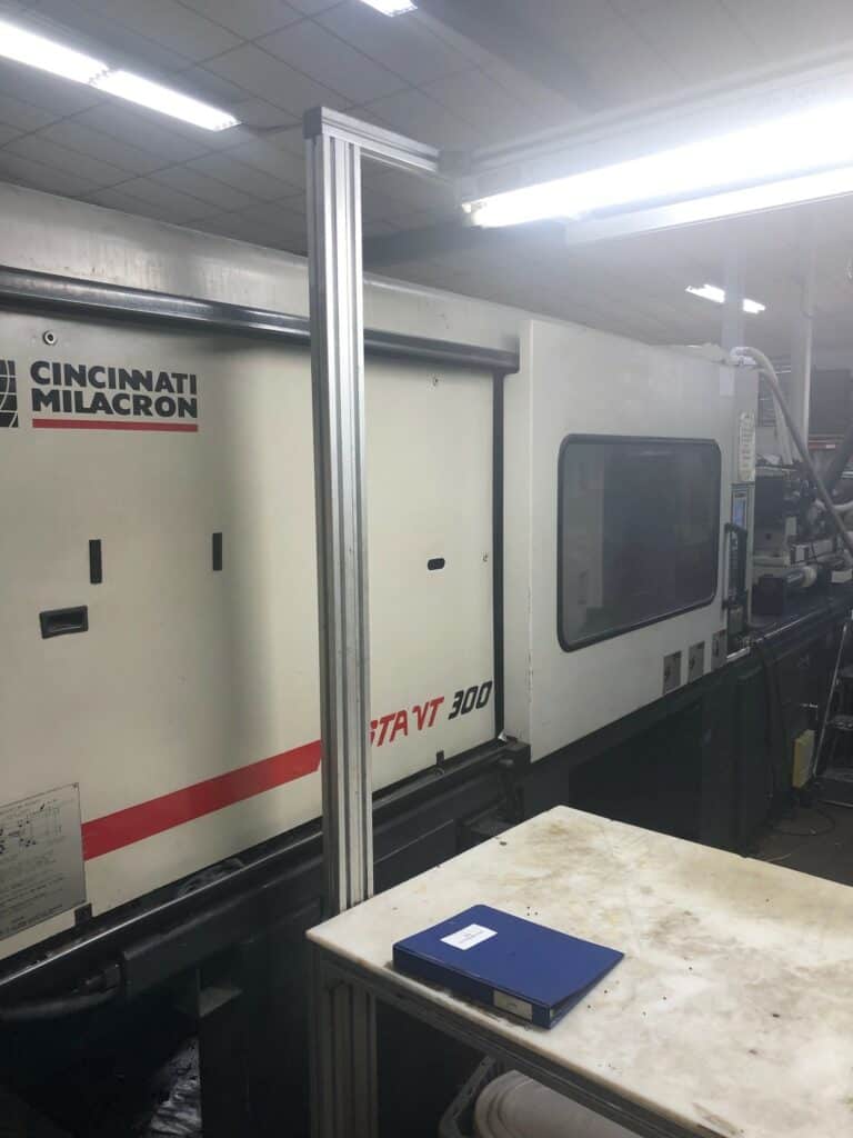1999 Cincinnati Milacron VT300-29 – photo 3 of 11