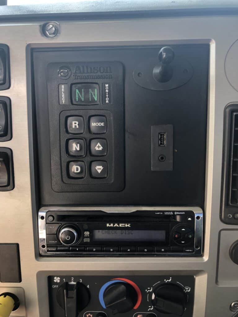 2014 Mack GU813