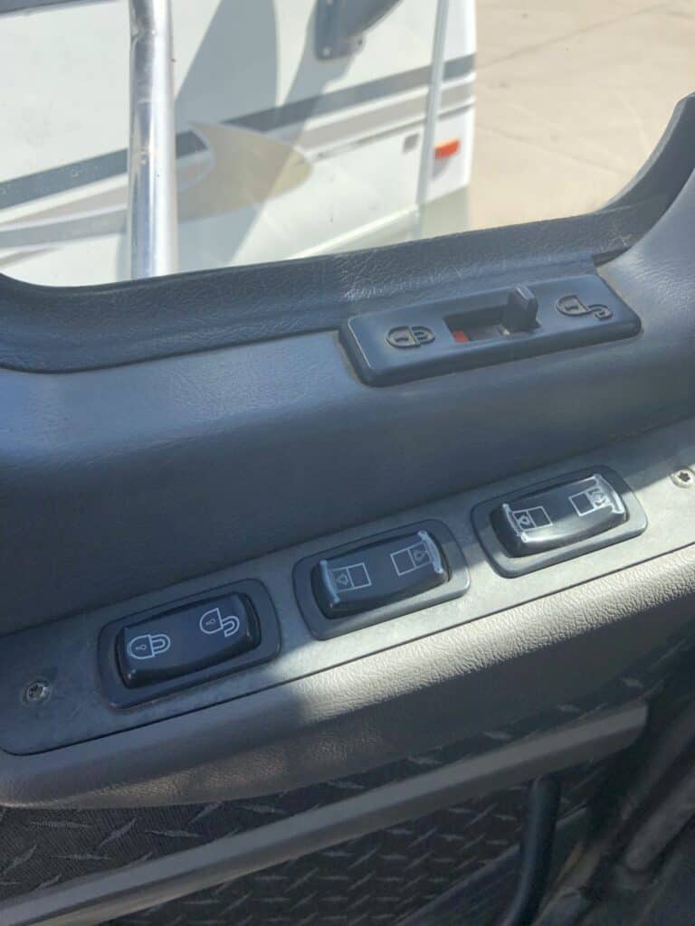 2014 Mack GU813