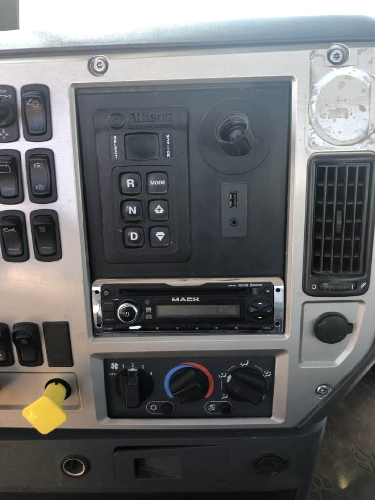 2014 Mack GU813