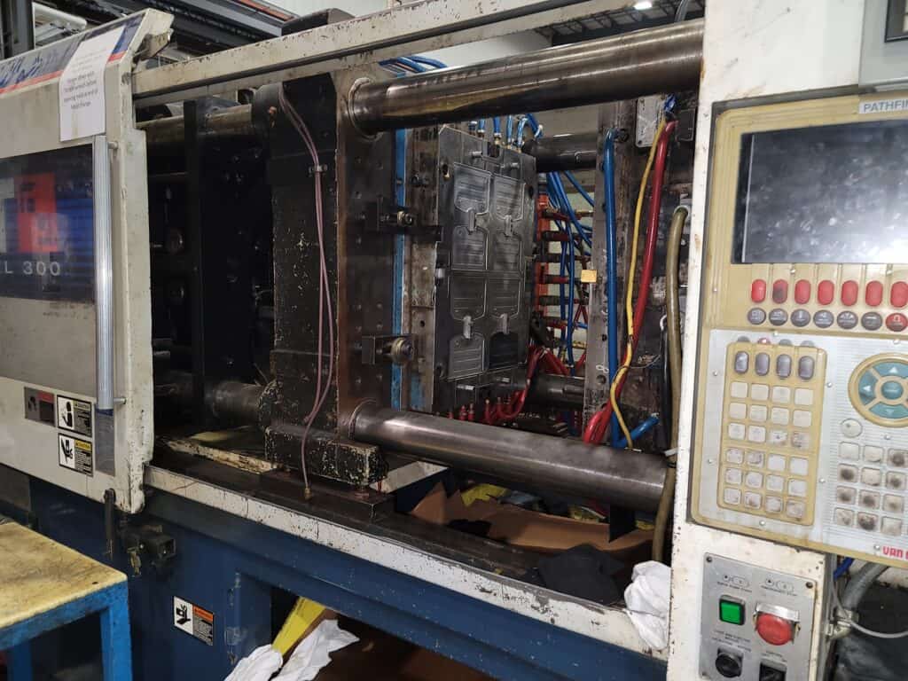 Used Van Dorn 300-HT Injection Molding Machine For Sale