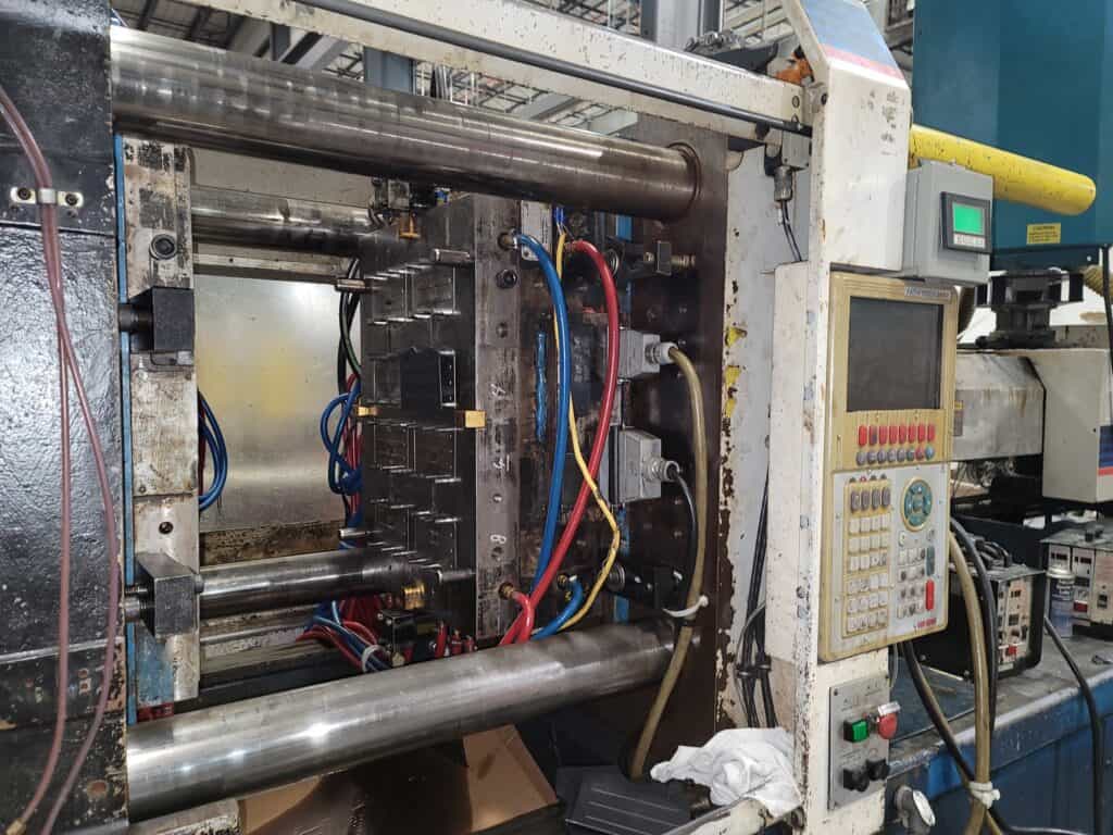 Used Van Dorn 300-HT Injection Molding Machine For Sale