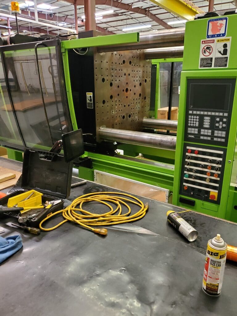 Used Engel 3550/600 Injection Molding Machine For Sale