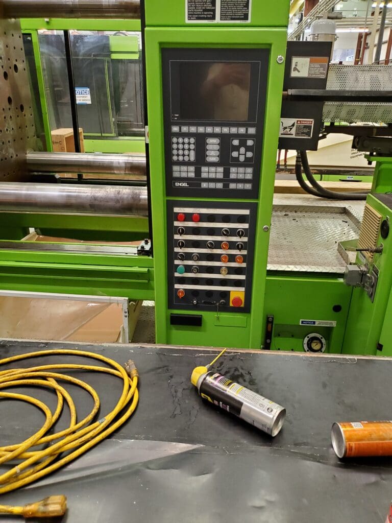 Used Engel 3550/600 Injection Molding Machine For Sale