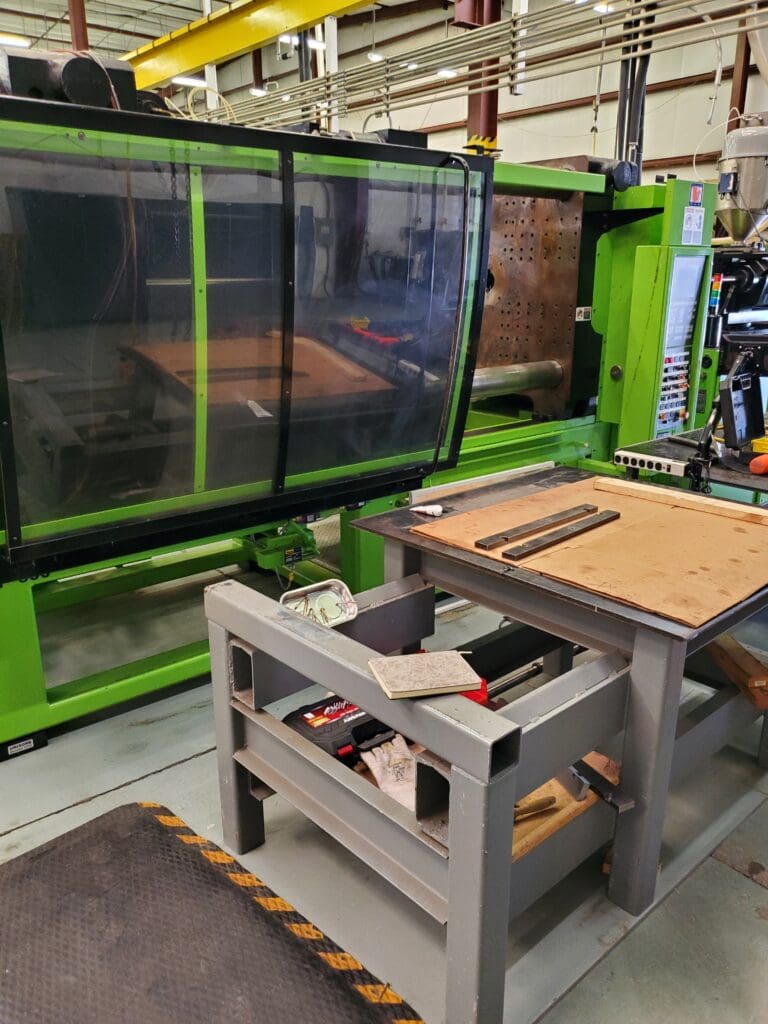 Used Engel 3550/600 Injection Molding Machine For Sale