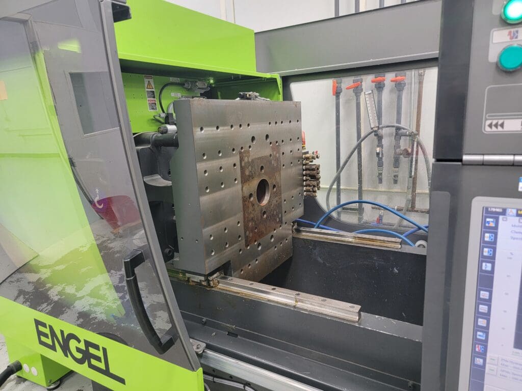 Used Engel VC 200/100 Injection Molding Machine For Sale