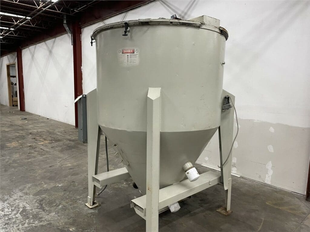 Used Vertical Blender 60" Plastic Auxiliary Equipment For Sale