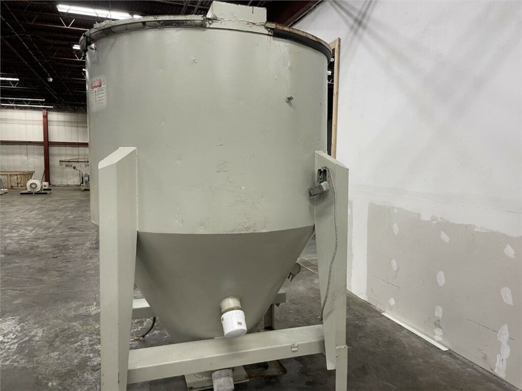Used Vertical Blender 60" Plastic Auxiliary Equipment For Sale