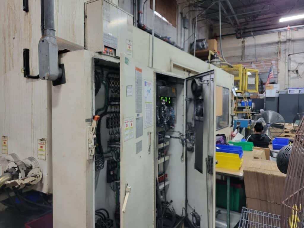 Used Cincinnati Milacron MH725-140 Injection Molding Machine For Sale