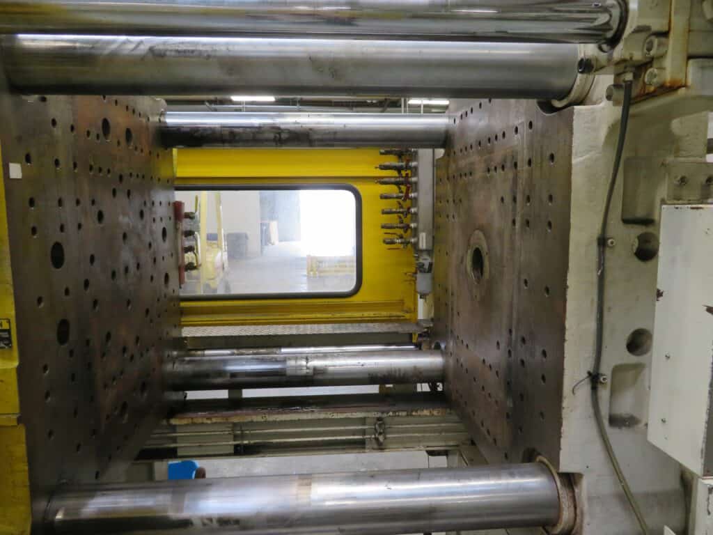 Used Toshiba ISG390V10-19B Injection Molding Machine for Sale