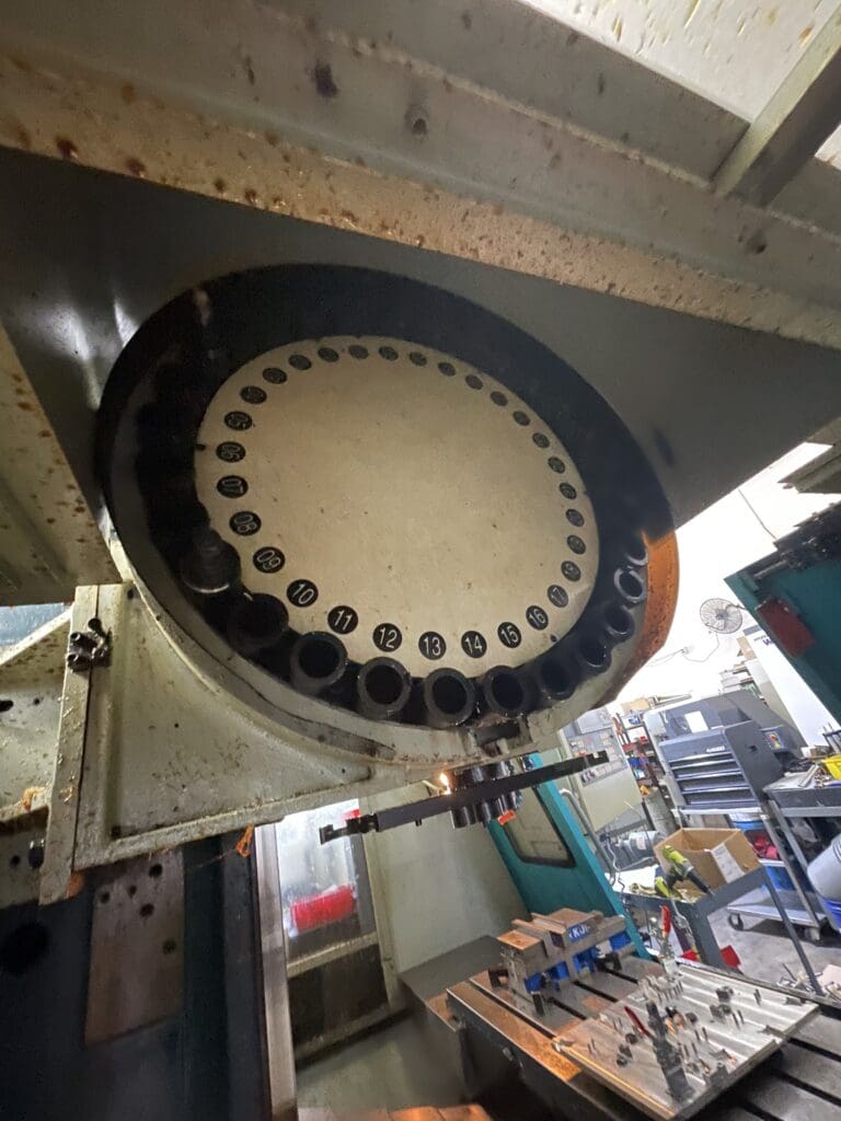 Used Akira Seiki SV1000 CNC Vertical Machining Center for Sale