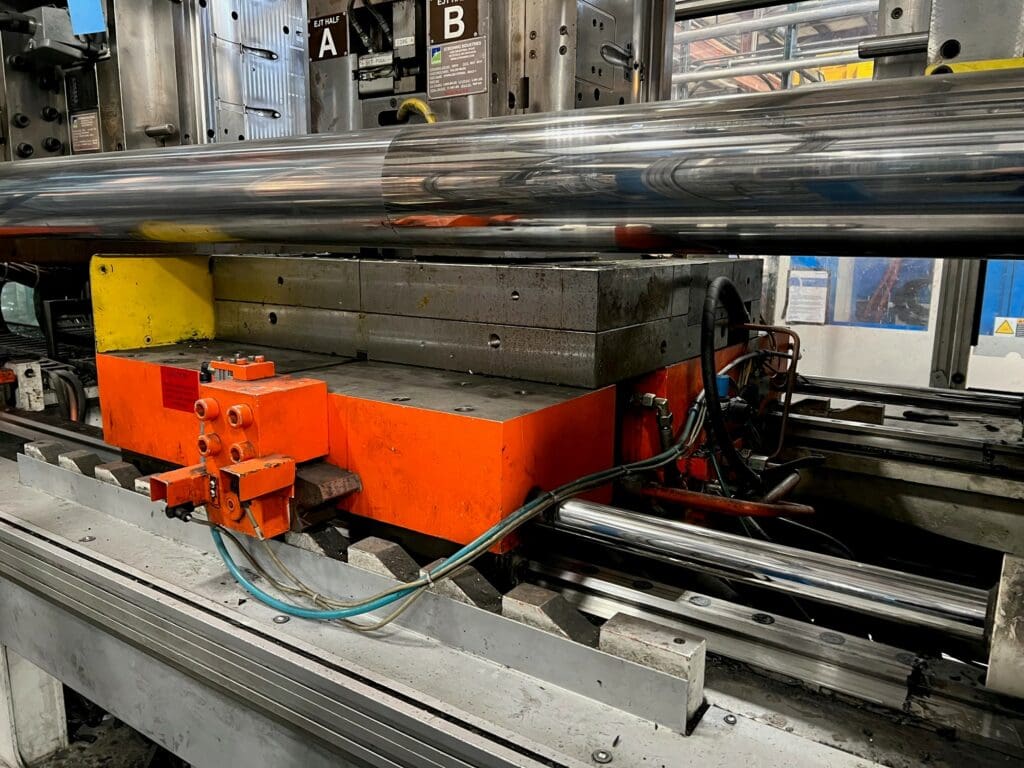 Used Krauss Maffei KM420-2700-220 C3 WEN Injection Molding Machine for Sale