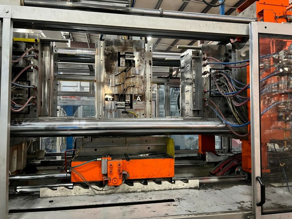 Used Krauss Maffei KM420-2700-220 C3 WEN Injection Molding Machine for Sale