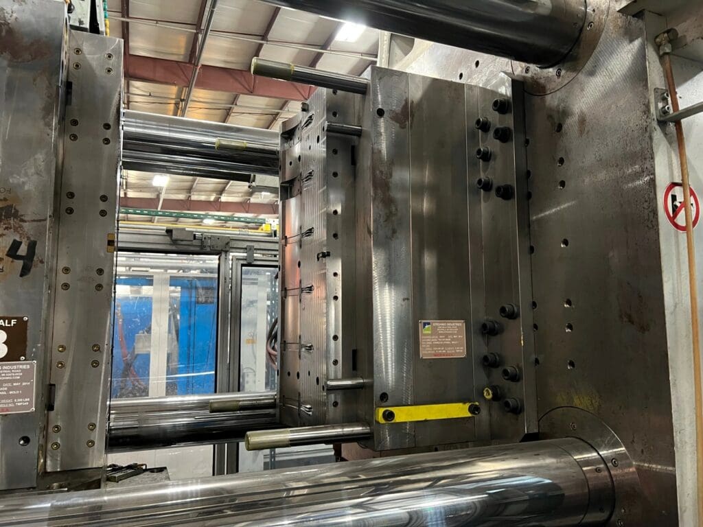 Used Krauss Maffei KM420-2700-220 C3 WEN Injection Molding Machine for Sale