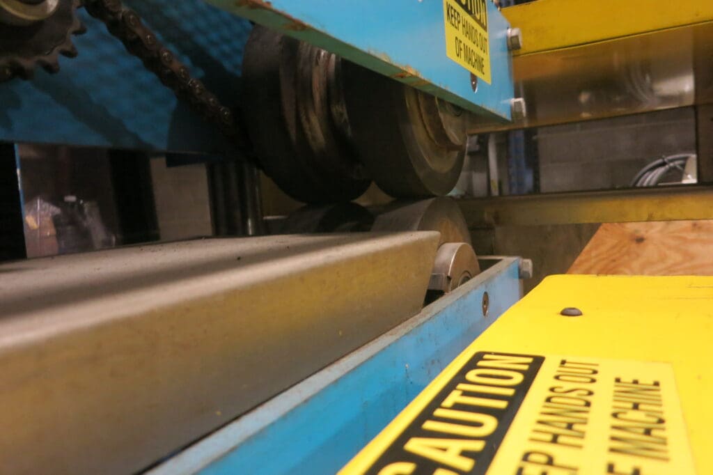 Used Plastic Extrusion Machinery 325 Extruder For Sale
