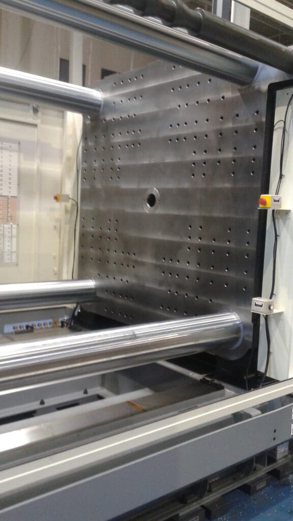 Used Nissei FVX1100III Injection Molding Machine For Sale
