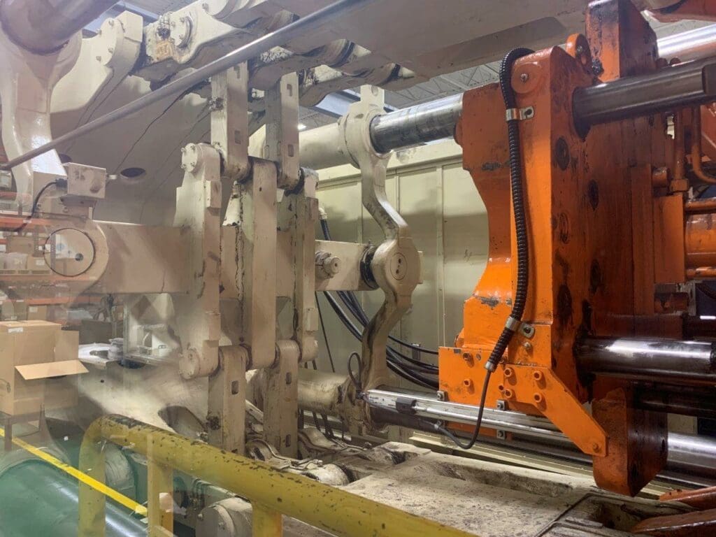 Used UBE UZ1000 Injection Molding Machine For Sale