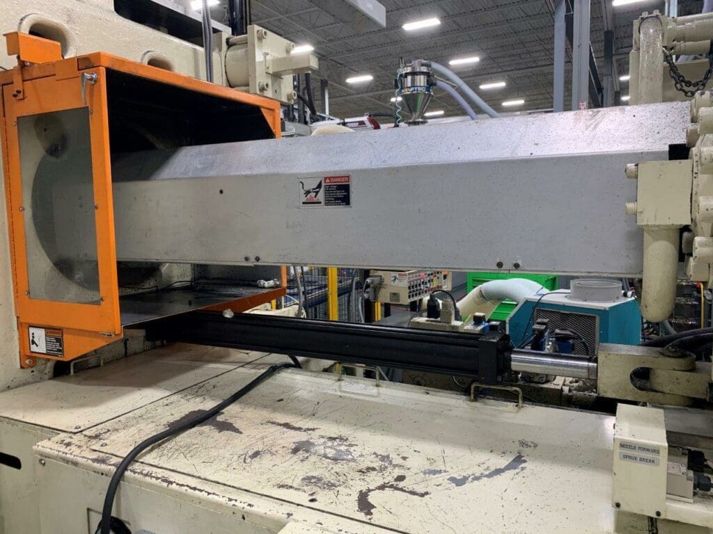 Used UBE UZ1000 Injection Molding Machine For Sale