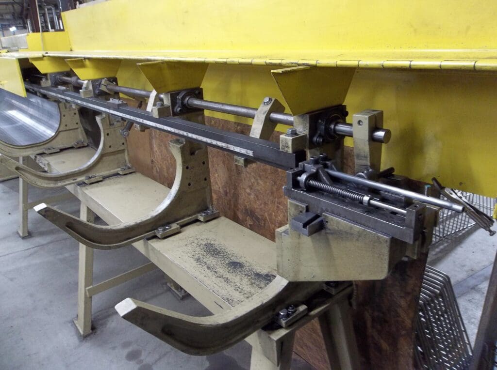 2003 Lewis 4SV8-AC Wire Straightening and Cutting Machine For Sale