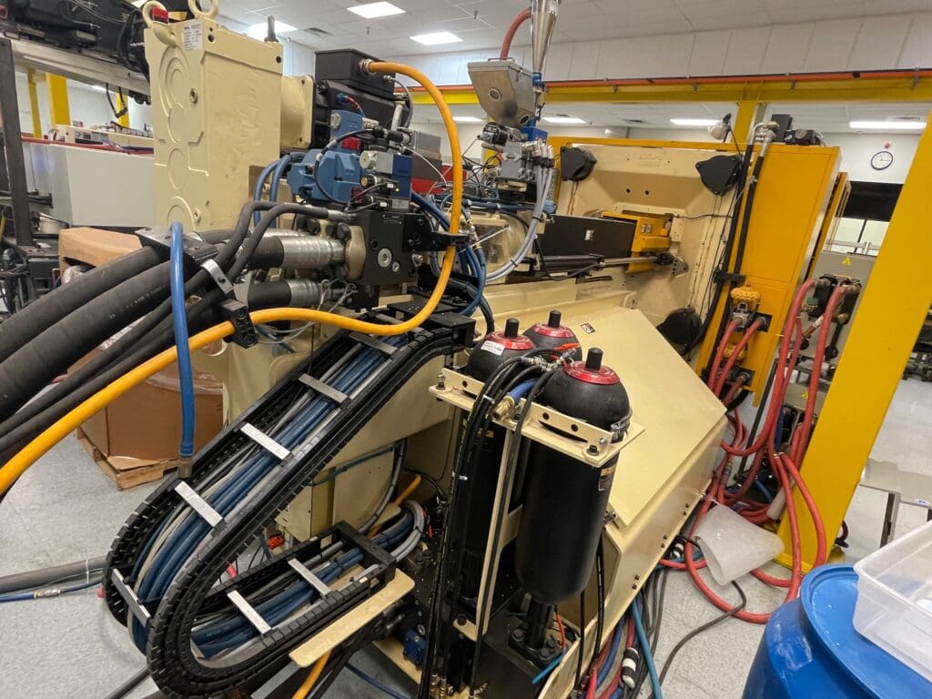 Used Husky H400 RS55/50 Injection Molding Machine For Sale