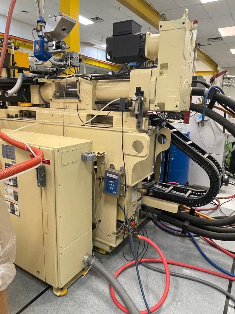 Used Husky H400 RS55/50 Injection Molding Machine For Sale
