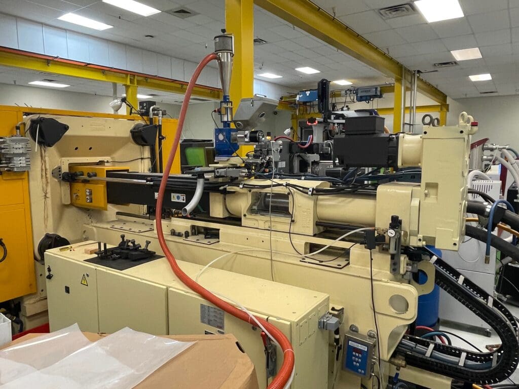 Used Husky H400 RS55/50 Injection Molding Machine For Sale