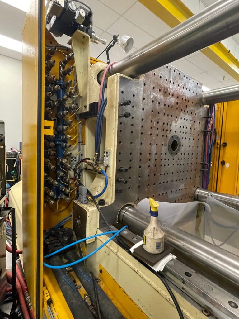 Used Husky H400 RS55/50 Injection Molding Machine For Sale