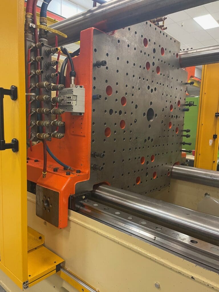 Used Husky H400 RS55/50 Injection Molding Machine For Sale