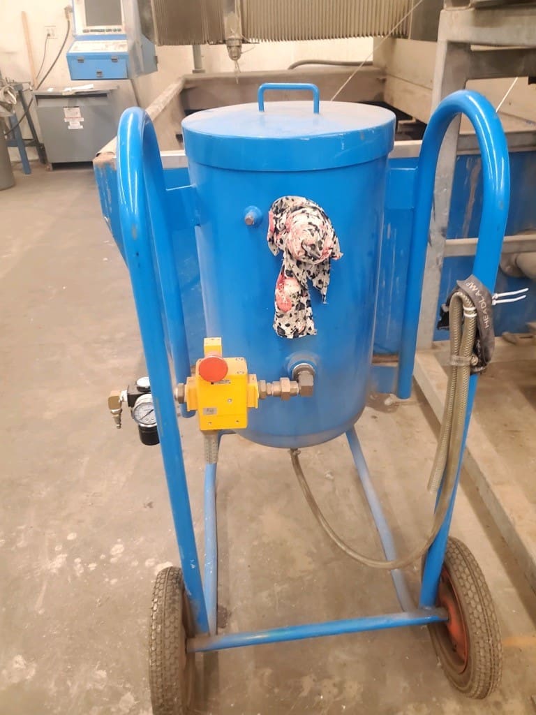 Abrasive Hopper
