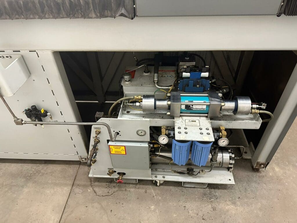 2011 Flow Mach 4 4020b-XD Waterjet, photo 13 of 19