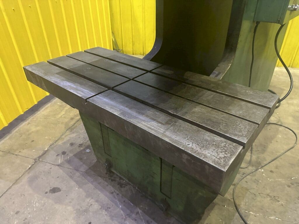 Pacific PF250 Press Brake, photo 2 of 9