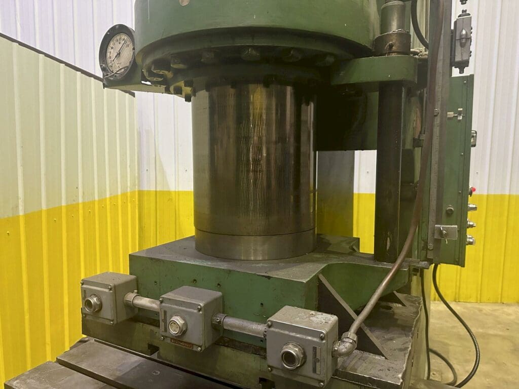 Pacific PF250 Press Brake, photo 3 of 9
