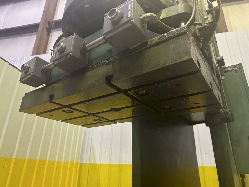 Pacific PF250 Press Brake, photo 4 of 9