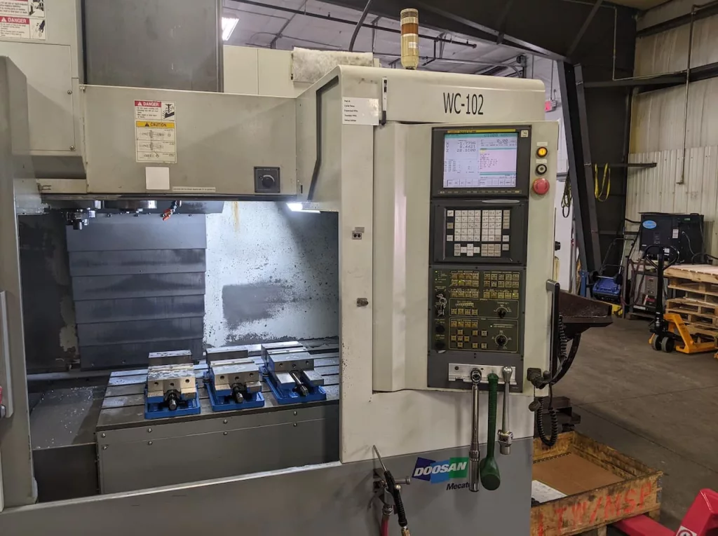 2007 Doosan Revo 3020 CNC Vertical Machining Center, photo 2 of 5