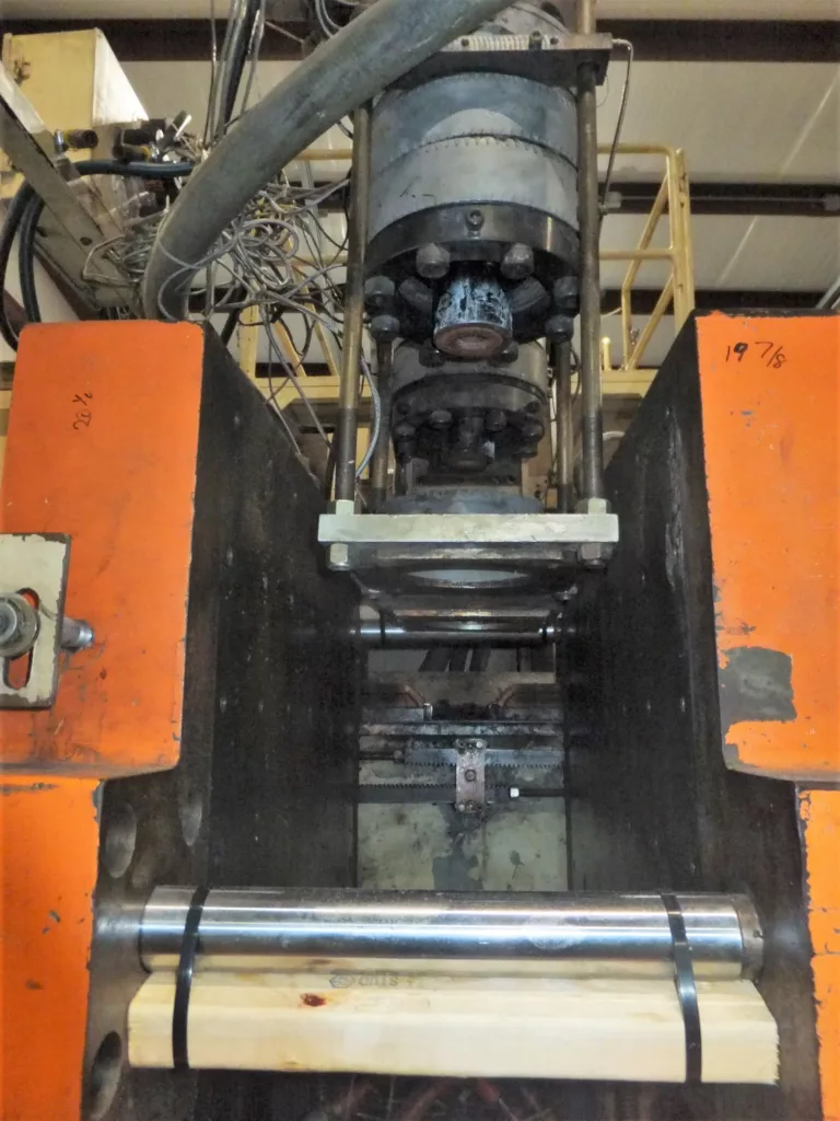 1993 Improved B-37-R250-DDH Blow Molder, photo 2 of 6