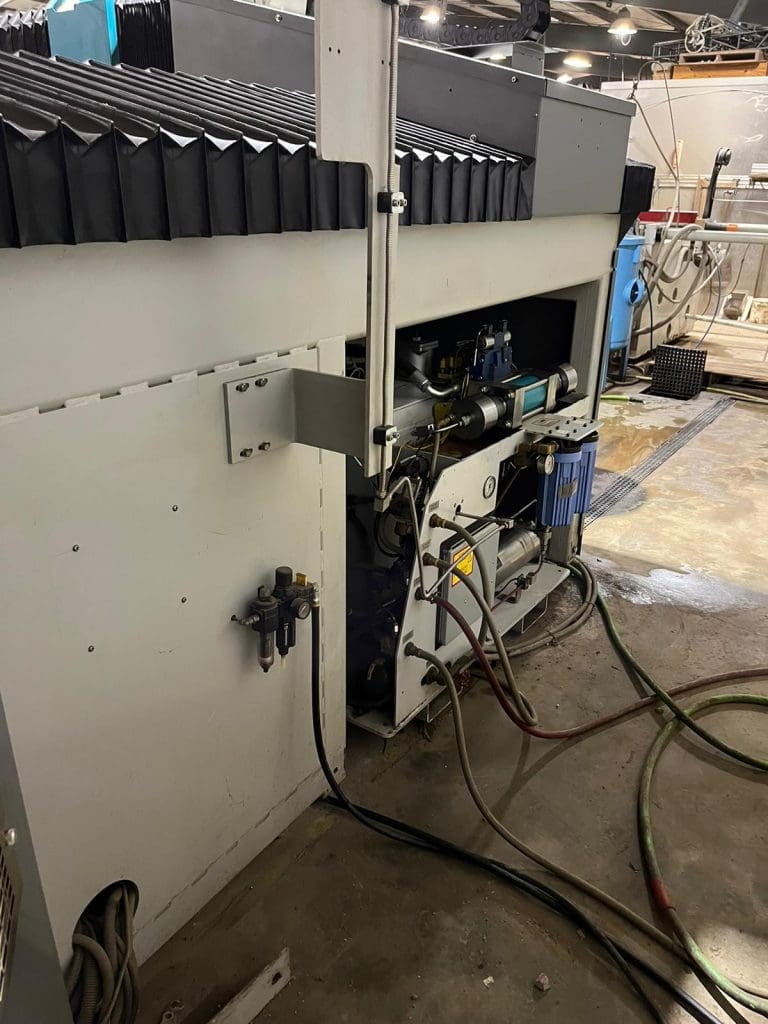 Used Flow Mach 3 2513b CNC Waterjet For Sale