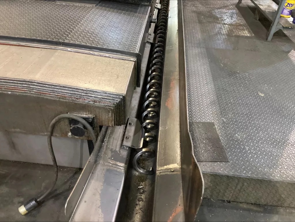 1996 Mitsubishi M-VS 20/15 CNC Vertical Machining Center, photo 6 of 18