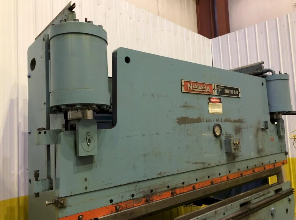 Niagara HBM 230-10-12 Press Brake, photo 5 of 15