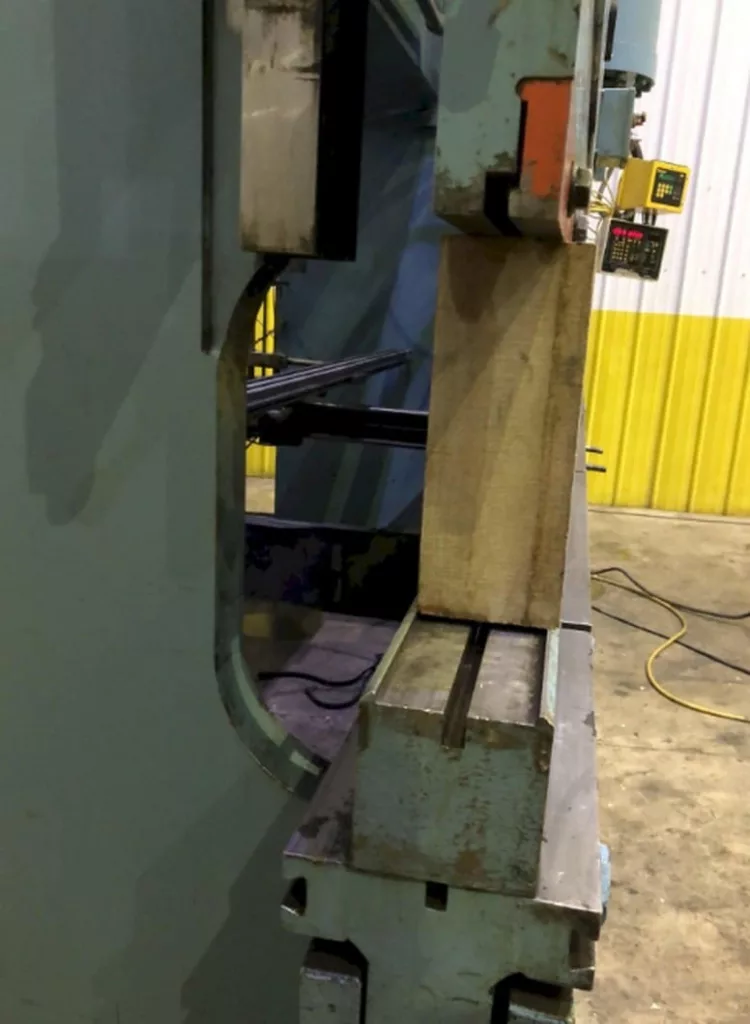 Niagara HBM 230-10-12 Press Brake, photo 9 of 15