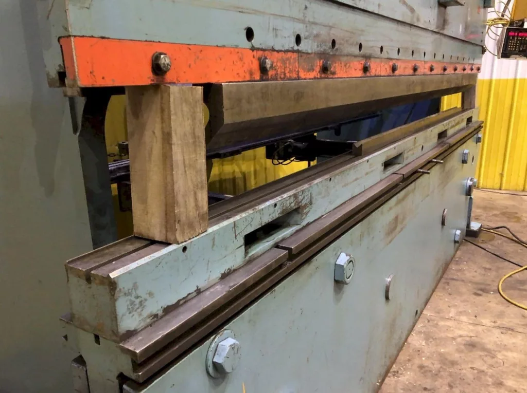 Niagara HBM 230-10-12 Press Brake, photo 3 of 15