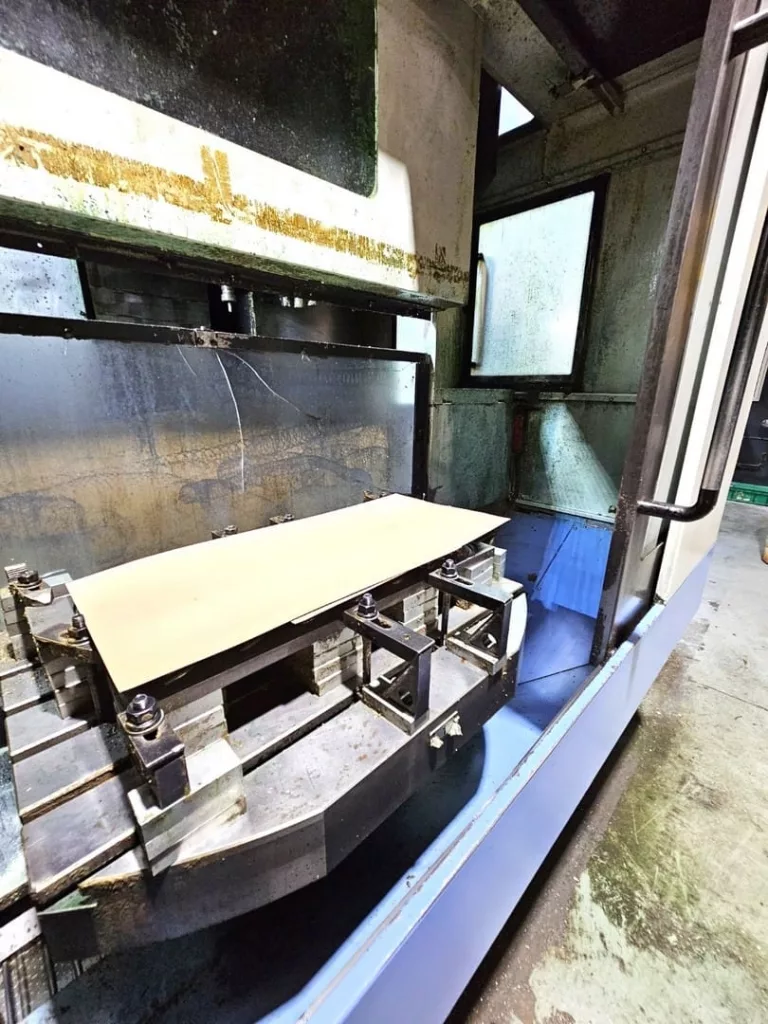 2008 Doosan VC-500APC CNC Vertical Machining Center, photo 6 of 10
