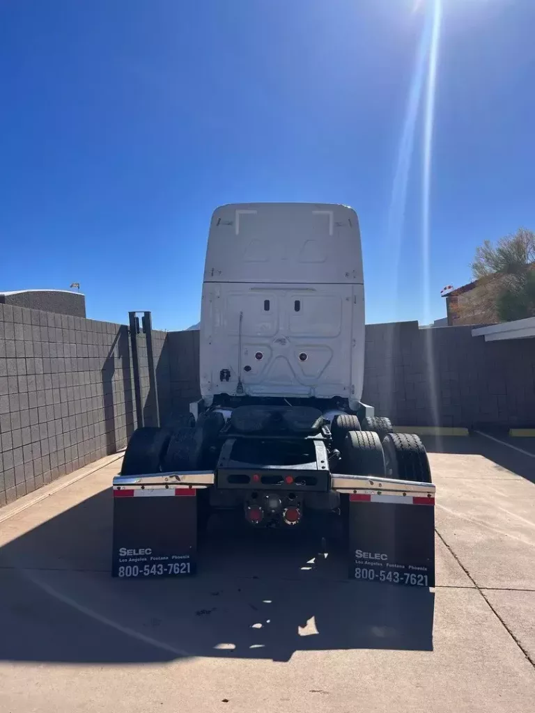 Used Freightliner Cascadia 126 Double Sleeper Truck For Sale
